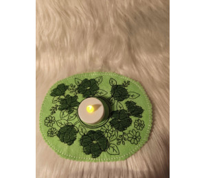 ADVENTSKALENDER 10. Dezember - Stickdatei - ITH Mug Rug Untersetzer Blumenteppich